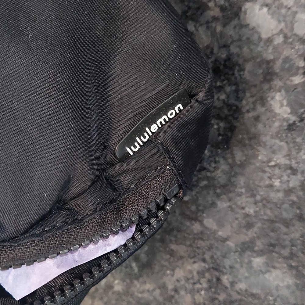 Everywhere Lululemon Belt Bag Black - Picture 4 of 6